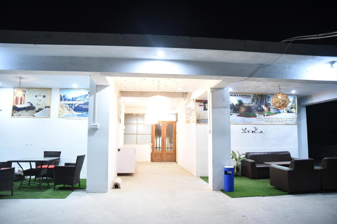 Republika Urban Appartement Abbottabad Buitenkant foto